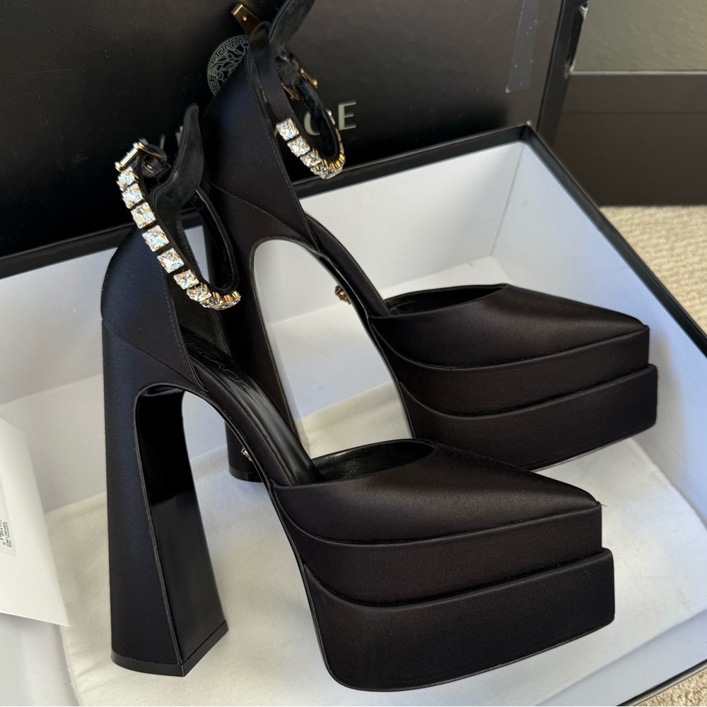 Versace Black Aevitas Pointy Satin Pumps. AUTHENTIC!!! Retail: $1800.